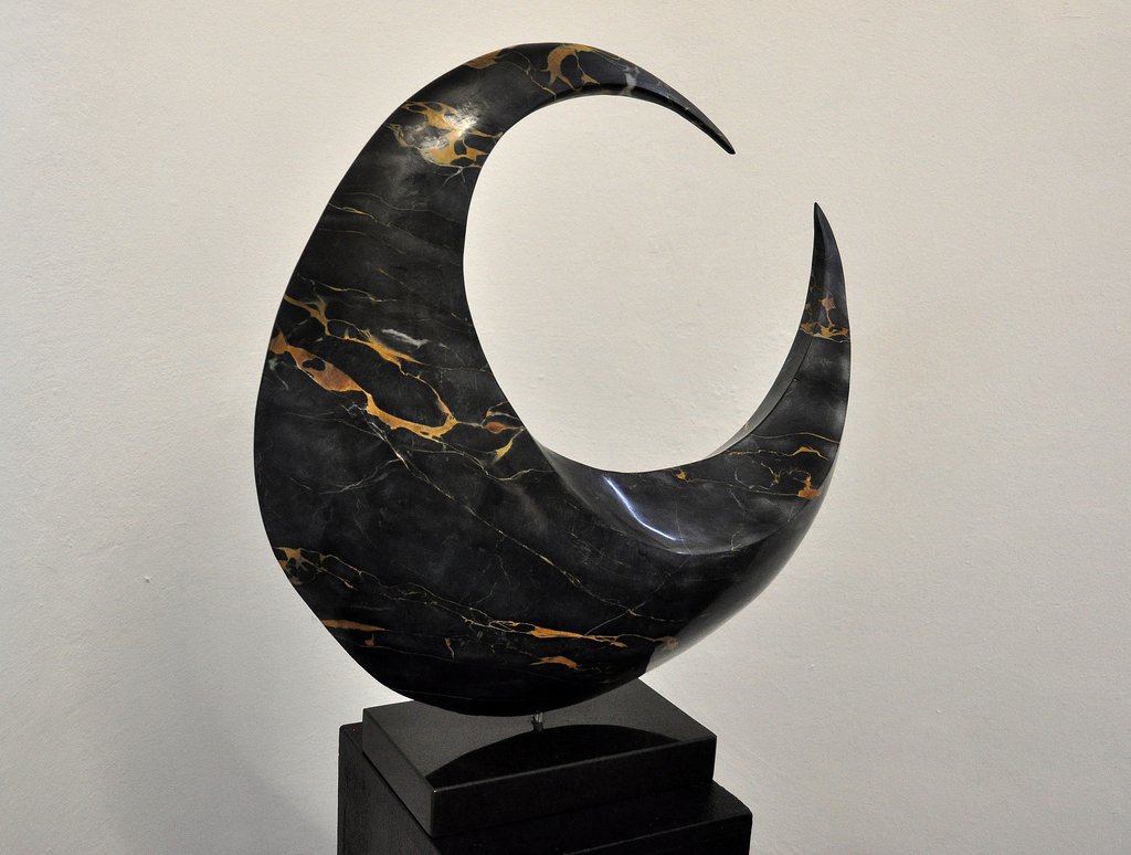Spirale - ital. Nero Portoro - 50 x 52 x 15 cm